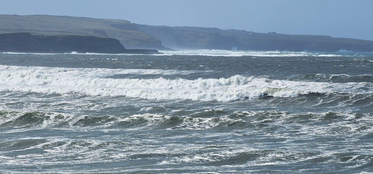 big blown out swell on the reefs no surfers